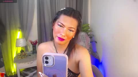 Snapshot of queensabbyvee chatting on 11-13-25, 02:05 Sabrina online show from 11-13-25, 02:05