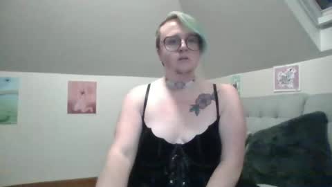 Snapshot of queerlyjaz chatting on 11-23-25, 12:54 queerlyjaz online show from 11-23-25, 12:54