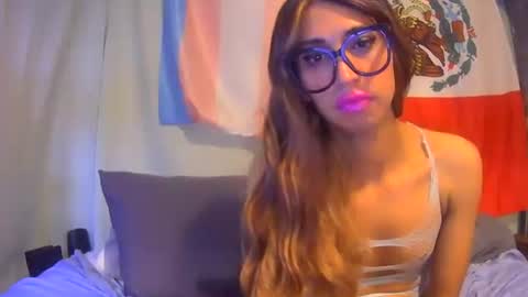 Snapshot of queridamiahh chatting on 11-14-25, 04:06 Mia online show from 11-14-25, 04:06