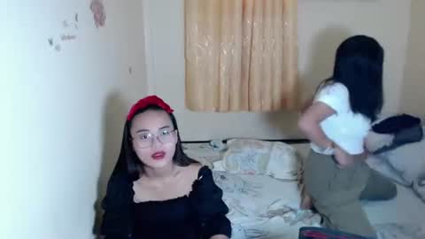 Snapshot of quinne_miles chatting on 11-05-25, 04:01 Quinne online show from 11-05-25, 04:01