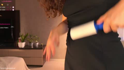 Snapshot of quintessencel chatting on 11-24-25, 01:33 Next stream December 1 FANSLY Loxrye online show from 11-24-25, 01:33