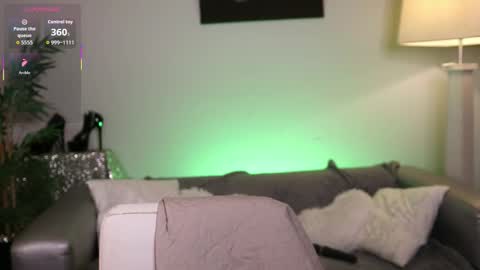 Snapshot of qwennx chatting on 11-23-25, 02:44 Nova Hollis online show from 11-23-25, 02:44