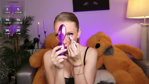 Snapshot of qwennx chatting on 12-03-25, 03:25 Nova Hollis online show from 12-03-25, 03:25