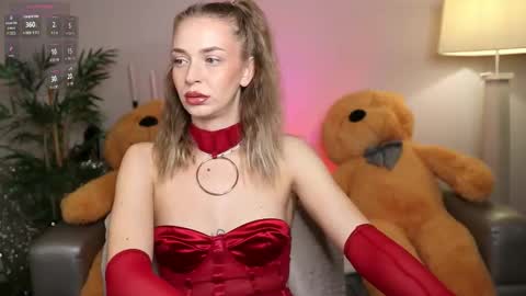 Snapshot of qwennx chatting on 12-20-25, 10:22 Nova Hollis online show from 12-20-25, 10:22