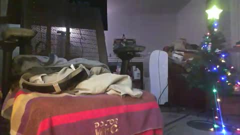 Snapshot of qwerty__pop chatting on 12-15-25, 07:34 qwerty__pop online show from 12-15-25, 07:34