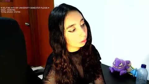 Snapshot of r0ttenangel chatting on 11-03-25, 05:42 Angel online show from 11-03-25, 05:42