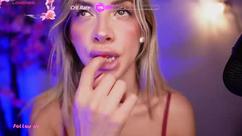 Snapshot of r4veenn chatting on 01-07-25, 06:38 RACHEL BLAKE online show from 01-07-25, 06:38