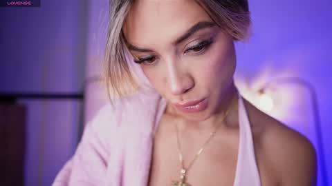 Snapshot of r4veenn chatting on 01-24-25, 04:59 RACHEL BLAKE online show from 01-24-25, 04:59