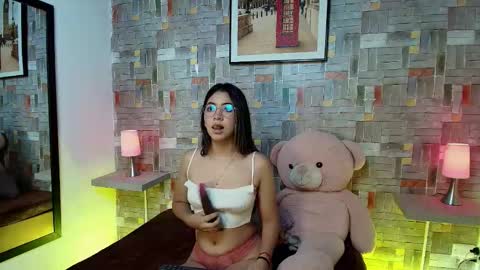 Snapshot of rachel_mds chatting on 10-26-25, 01:39 Rachel online show from 10-26-25, 01:39