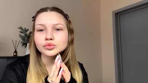 Snapshot of rachellemontag chatting on 02-12-26, 12:44 Alex online show from 02-12-26, 12:44