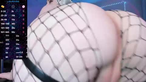 Snapshot of rachelqueen_ chatting on 03-10-26, 10:31 Miko Pleasee help me get 100 likes online show from 03-10-26, 10:31