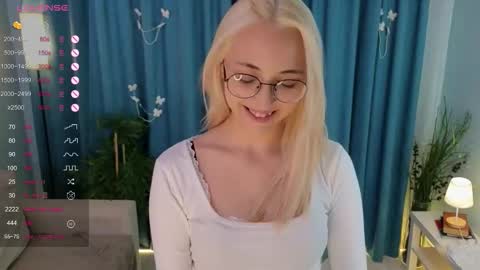Karina online show from 09-17-25, 09:05