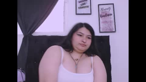 Snapshot of radiantgoddes chatting on 10-17-25, 05:04 radiantgoddes online show from 10-17-25, 05:04