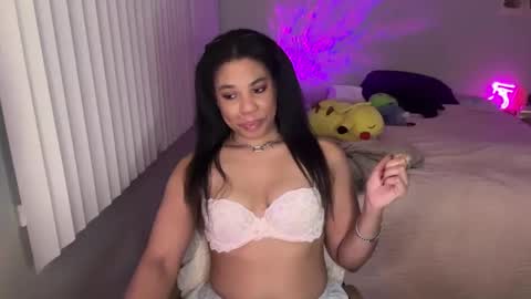 Snapshot of raewerks chatting on 10-24-25, 01:24 RaeWerks online show from 10-24-25, 01:24