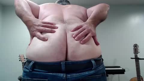Snapshot of ragin_hardon001 chatting on 12-14-24, 05:58 Ray online show from 12-14-24, 05:58