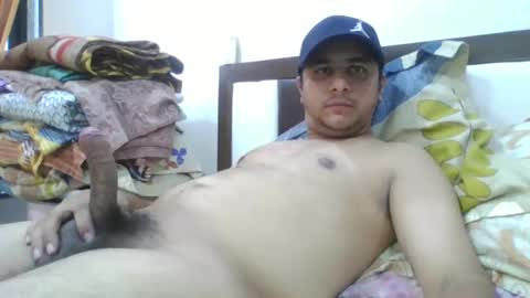 Snapshot of rahuldave007 chatting on 01-08-25, 08:27 Dave online show from 01-08-25, 08:27