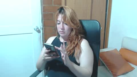 Snapshot of raillye_lsx chatting on 02-18-25, 09:42 Paula online show from 02-18-25, 09:42