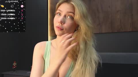 Snapshot of rainauge chatting on 12-20-24, 08:45 Lisa online show from 12-20-24, 08:45