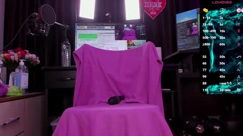 Laura online show from 12-08-24, 02:39