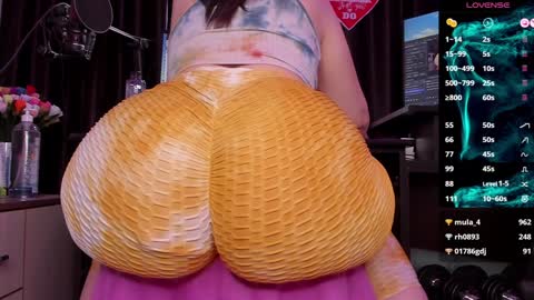 Laura online show from 12-12-24, 06:14