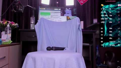 Laura online show from 01-06-25, 02:37