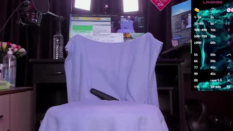 Laura online show from 03-03-25, 03:41