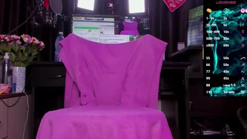 Laura online show from 10-06-25, 02:42