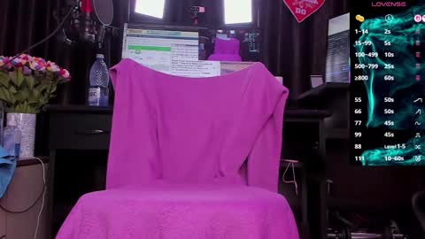 Laura online show from 12-21-25, 03:46