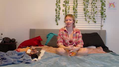 Snapshot of ramichick chatting on 12-03-24, 04:47 Rami online show from 12-03-24, 04:47