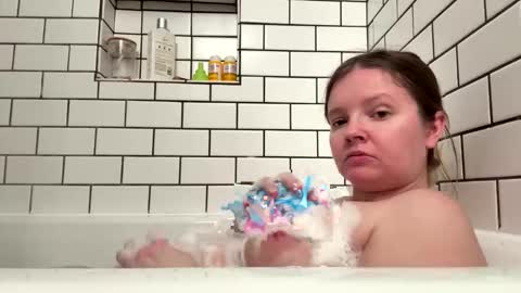 Snapshot of ramichick chatting on 12-18-25, 01:33 Rami online show from 12-18-25, 01:33