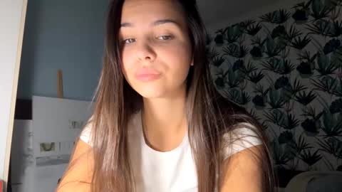 Snapshot of ranaeriveras chatting on 10-25-25, 08:47 ShyBerry online show from 10-25-25, 08:47