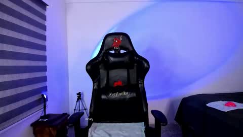 Snapshot of ransoj chatting on 10-19-25, 12:00 Jonas online show from 10-19-25, 12:00