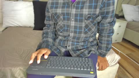 Raquel Moore  online show from 01-30-25, 08:22