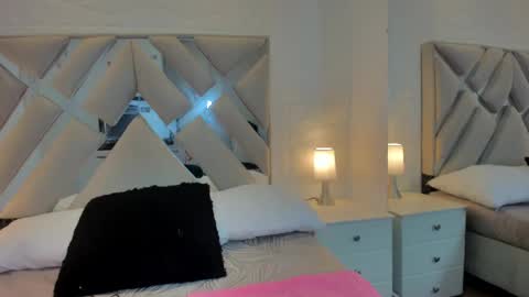 Raquel Moore  online show from 03-04-25, 08:24