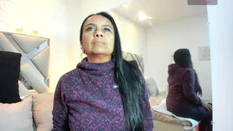 Raquel Moore  online show from 09-19-25, 11:11