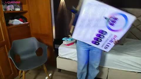 Raquel online show from 10-15-25, 07:25