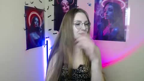 Snapshot of raspberry0101 chatting on 10-24-25, 07:43 raspberry0101 online show from 10-24-25, 07:43