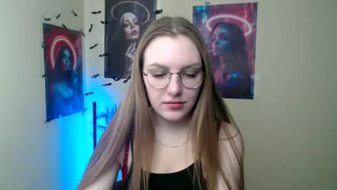 Snapshot of raspberry0101 chatting on 11-16-25, 07:36 raspberry0101 online show from 11-16-25, 07:36