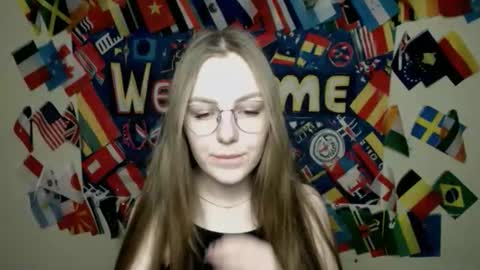 Snapshot of raspberry0101 chatting on 11-17-25, 01:28 raspberry0101 online show from 11-17-25, 01:28