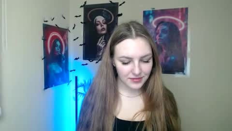 Snapshot of raspberry0101 chatting on 11-21-25, 01:32 raspberry0101 online show from 11-21-25, 01:32