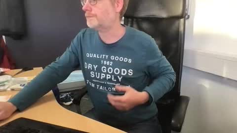 Snapshot of raunchyme chatting on 11-17-25, 02:45 Raunchy me online show from 11-17-25, 02:45