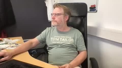 Snapshot of raunchyme chatting on 11-28-25, 01:36 Raunchy me online show from 11-28-25, 01:36