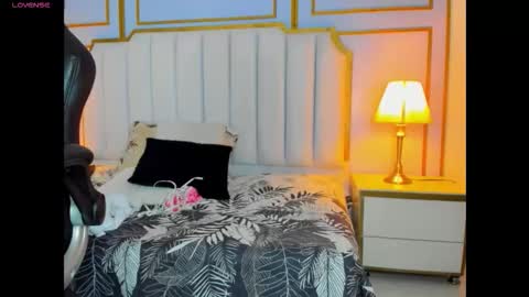 raven_jade_ online show from 09-17-25, 03:30