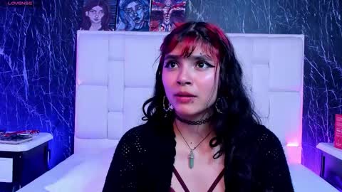 Snapshot of raven_roxx chatting on 10-18-25, 04:04 Raven 1030pm to 530am Colombia hour online show from 10-18-25, 04:04