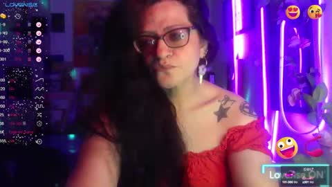 Snapshot of ravenandsin chatting on 10-15-25, 12:22 Raven online show from 10-15-25, 12:22