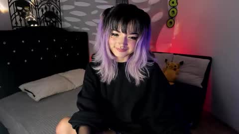 Snapshot of ravencollen chatting on 10-23-25, 12:59 ravencollen online show from 10-23-25, 12:59