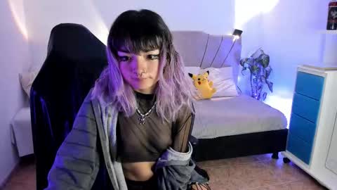 Snapshot of ravencollen chatting on 11-03-25, 12:39 ravencollen online show from 11-03-25, 12:39