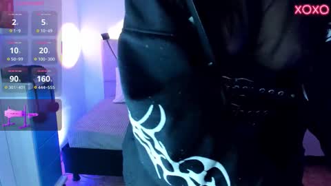 Snapshot of ravencollen chatting on 11-19-25, 12:38 ravencollen online show from 11-19-25, 12:38