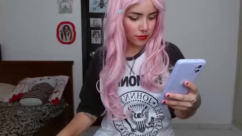 Snapshot of ravenlotus chatting on 10-21-25, 07:14 ravenlotus online show from 10-21-25, 07:14