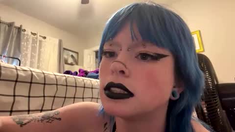 Snapshot of ravyn_xoxo chatting on 11-19-25, 06:52 Ravynn 3 online show from 11-19-25, 06:52